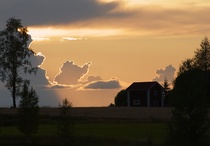 Kultareunaisia pilviä